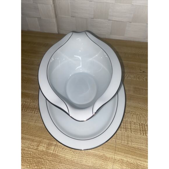 Noritake Buckingham 6438 Gravy Boat Attached Plate Retired Platinum Band - Picture 3 of 6
